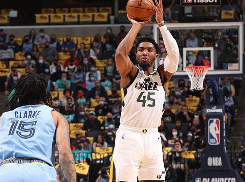  克拉克森替补登场狂飙40分,爵士爆冷掀翻卫冕冠军掘金