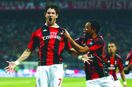  AC米兰德比战告捷，红黑军团重燃争冠希望